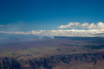 Vulkanische Dämpfe steigen aus dem Krater des aktiven Vulkans Kilauea auf Big Island, Hawaii, USA.