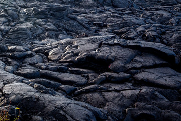 Erkaltete Lava im Hawaii Volcanoes Nationalpark auf Big Island, Hawaii, USA.