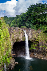 Die Rainbow Falls bei Hilo auf Big Island, Hawaii, USA.