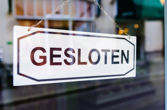 "Gesloten" (closed) sign on the door of a Dutch shop.