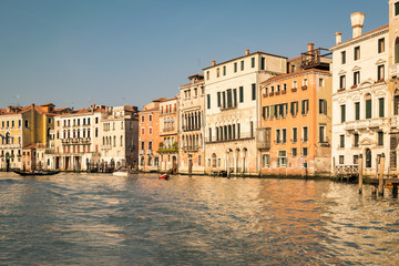 Fototapeta premium Historic buildings on the banks of the grand canal in Venice.