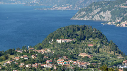 Fototapeta na wymiar Vista aerea promontorio di Bellagio lago di Como