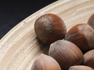 Noisettes : gros plan et macro (arrière plan)