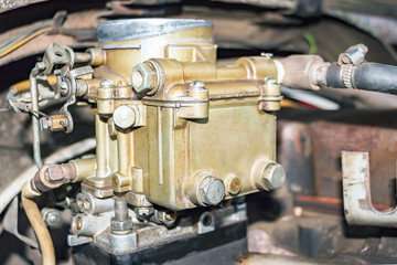 Obraz na płótnie Canvas Old carburetor on an Vintage car engine