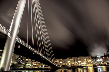 Lauko Bridge at Night - obrazy, fototapety, plakaty