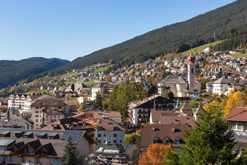 Fototapeta na wymiar Gemeinde St. Ulrich in Gröden in Südtirol
