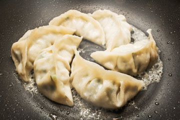 焼き餃子　Freshly baked dumpling