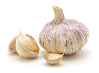 Obraz premium One whole garlic bulb, three cloves, isolated on white background