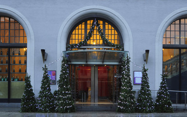 weihnachtlich geschm&uuml;ckter Eingang