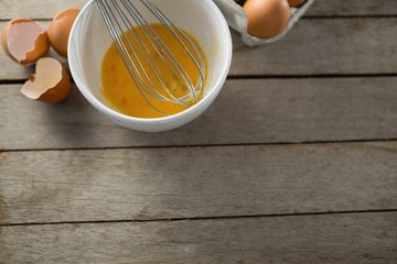 Eggs in bowl and carton