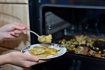 Fried potatoes in the oven