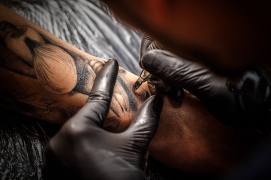 Artist tattooing