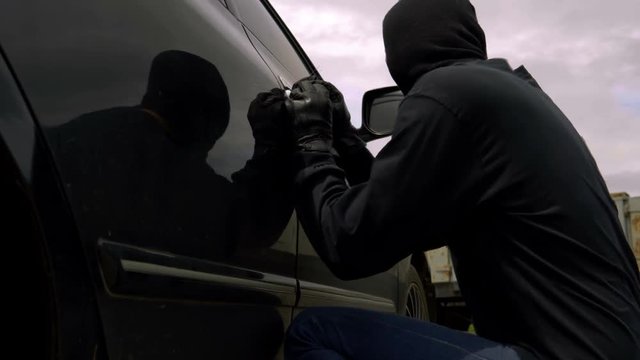  Thief Steals A Car in the car park 