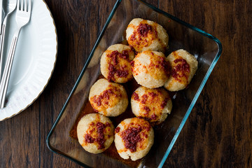 icli kofte / Boiled kibbeh / Quibe with tomato paste sauce.
