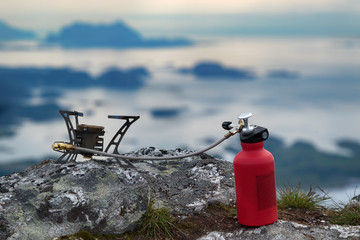 Camping Kocher in den Bergen, Lofoten