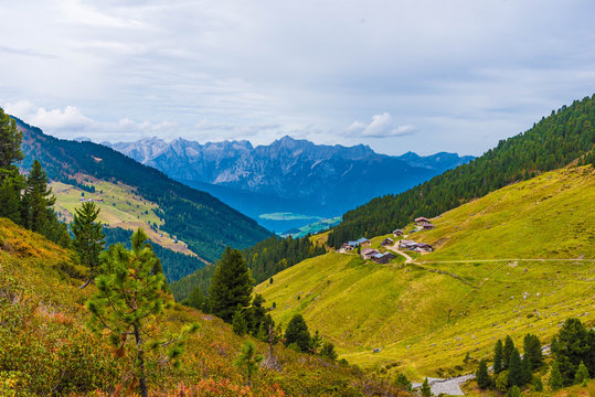Blick auf Weidener H&uuml;tte und Bettelwurf