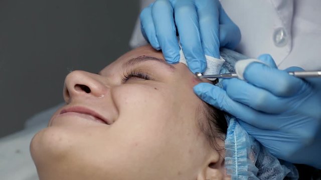 In the beauty salon the beautician makes the client a mechanical face cleaning