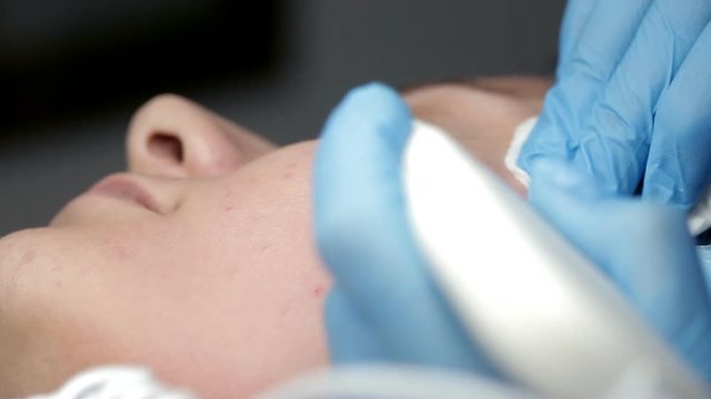 Ultrasonic cleaning of the face in the beauty salon