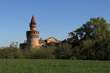 Fototapeta na wymiar castello di Rivalta Trebbia; la torre cilindrica