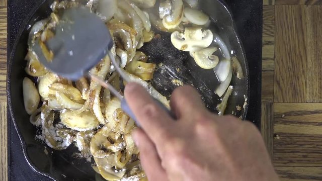 Time-lapse video of cooking mushroom gravy
