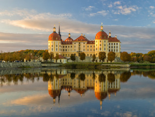 Fototapeta na wymiar Moritzburg castle in a beautiful evening light
