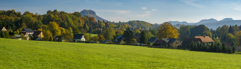 Fototapeta na wymiar Autumn in the Saxon Switzerland park in Germany