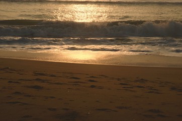 Lever de soleil sur la plage de Mahäbalipuram (Tamil Nadu –Inde)