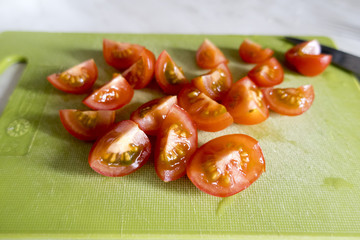 sliced cherry tomatoes