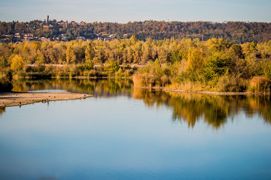 Dans le Grand Parc de Miribel Jonage &agrave; l'automne