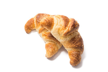 Due cornetti freschi su fondo bianco