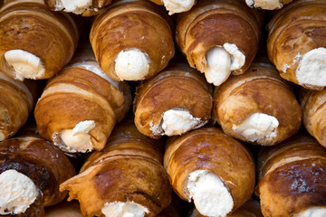 cakes cannoli