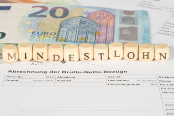 Lohnabrechnung, Mindestlohn und Euro Geldscheine