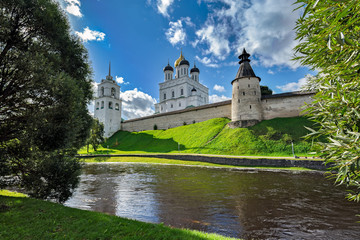 Fototapeta na wymiar Trinity Cathedral in the Pskov Kremlin. Pskov, Russia.