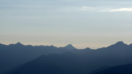 Fototapeta premium Panorama delle Alpi italiane al tramonto