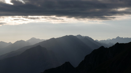 Fototapeta na wymiar Panorama delle Alpi italiane al tramonto