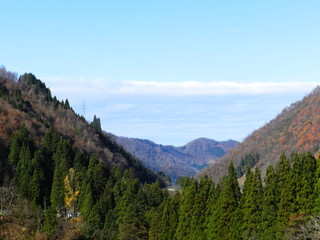Naklejka premium 山 山の風景 山と空 福井県 県境 山並み