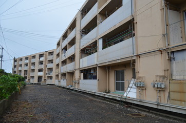 Fototapeta na wymiar 長崎県長崎市 池島 炭鉱 アパート 廃墟　Nagasaki city Ikeshima Coalmine apartment ruins