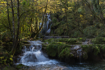 Obraz premium Cascade sur la Cuisance