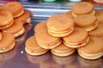 make to sweet pancake dorayaki