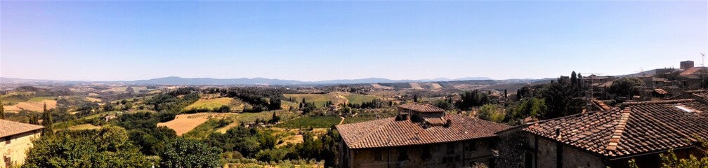 Fototapeta na wymiar Blick auf San Gimignano in der Toskana