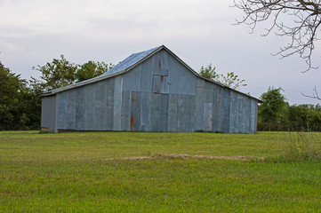 An old tin barn in the countryside.