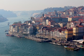 Obraz premium Ribeira, a typical area in Porto right next to Douro river. The photo was taken from Gaia near the top deck of the Dom Luís I Bridge.