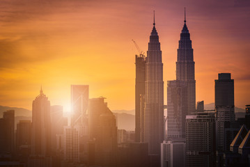 Obraz premium Cityscape of Kuala Lumpur city skyline at sunrise in Malaysia.