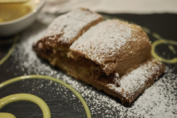 Strudel apple cake