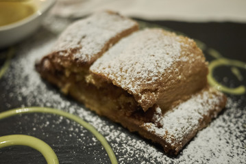 Strudel apple cake