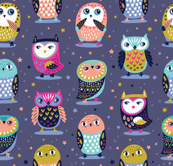 Vector seamless pattern with cartoon owls. Nursery decor