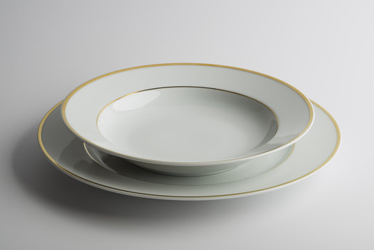 Plate and bowl decorated with gold thread on the edge