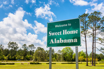 Welcome to Sweet Home Alabama Road Sign along Interstate 10 in Robertsdale, Alabama USA, near the State Border with Florida - obrazy, fototapety, plakaty