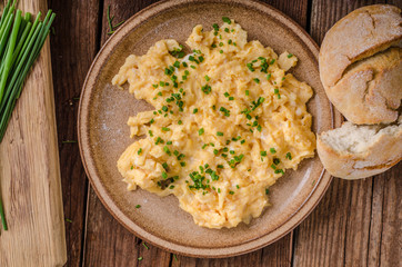 Scrambled eggs with herbs