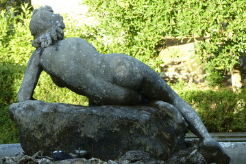 Fototapeta premium scultura di donna nuda vista di spalle